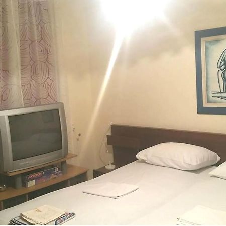 טיראנה Communist Style Apartment מראה חיצוני תמונה
