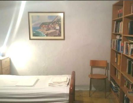 טיראנה Communist Style Apartment מראה חיצוני תמונה
